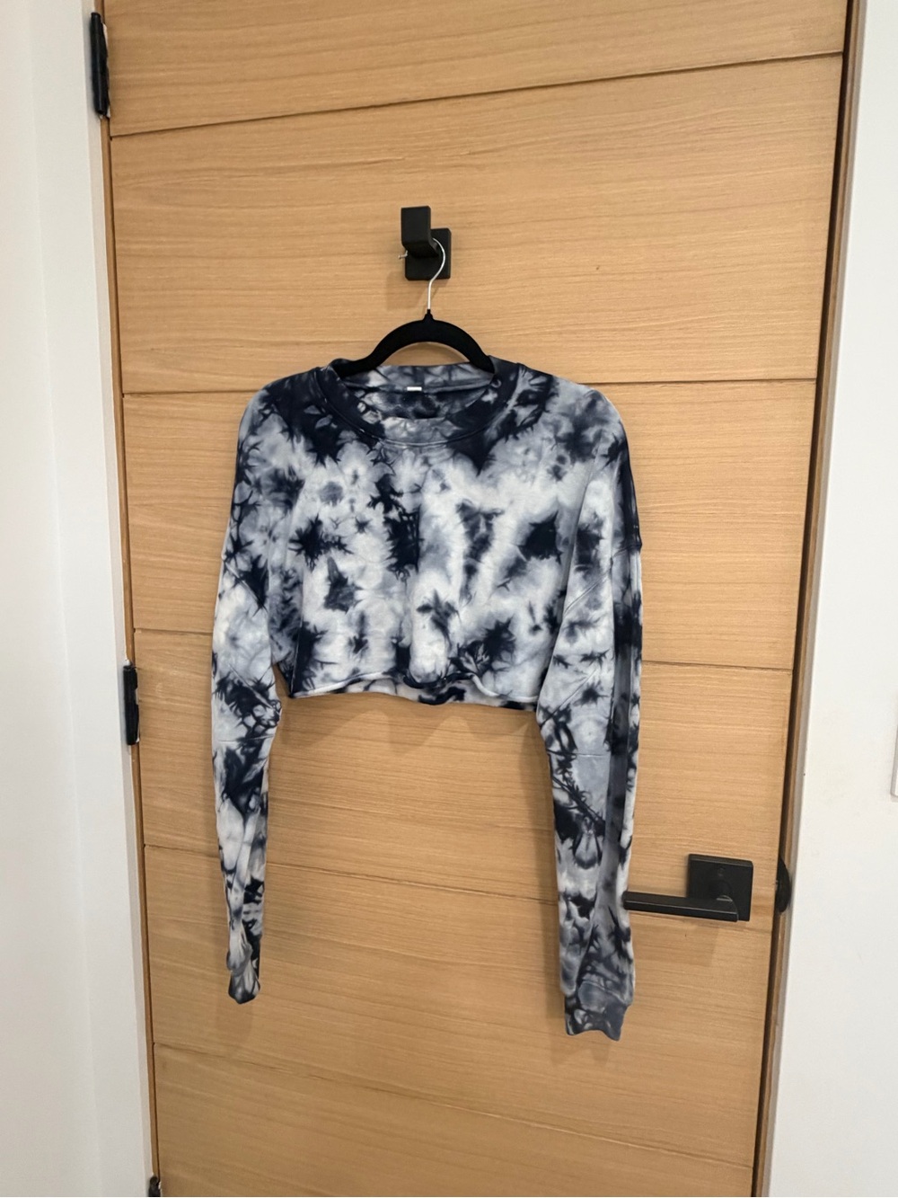Alo Tie-Dye Cropped Long-Sleeve sweat shirt like new!